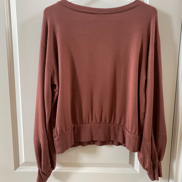 Express Mauve Relaxed Crew Neck Top Size Medium - Picture 5 of 8